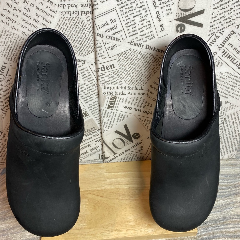 NWOT Sanrita Black Clogs in Size 41